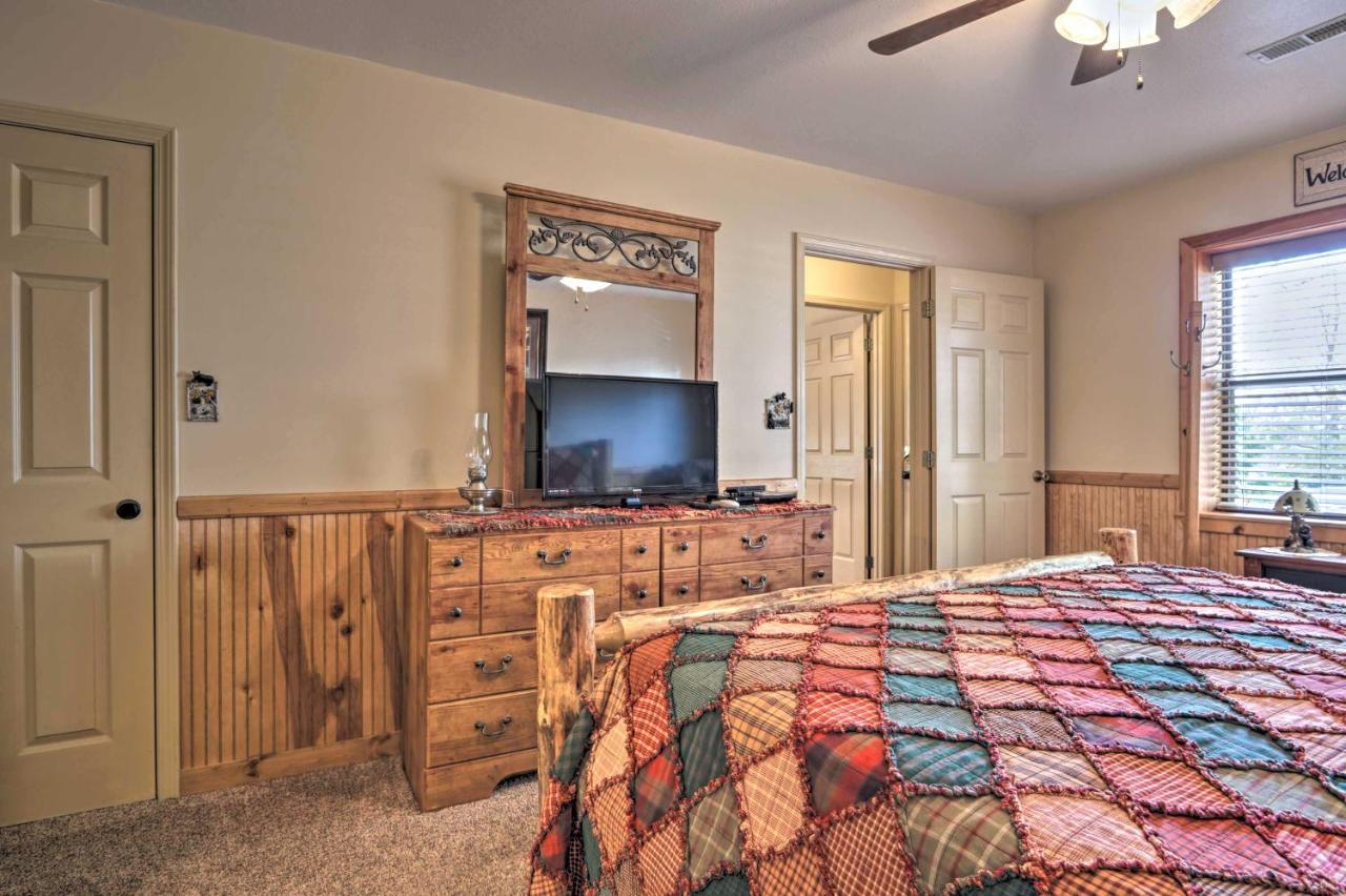 Smoky Mountain Retreat With Hot Tub, Arcade Games Villa Pigeon Forge Bagian luar foto